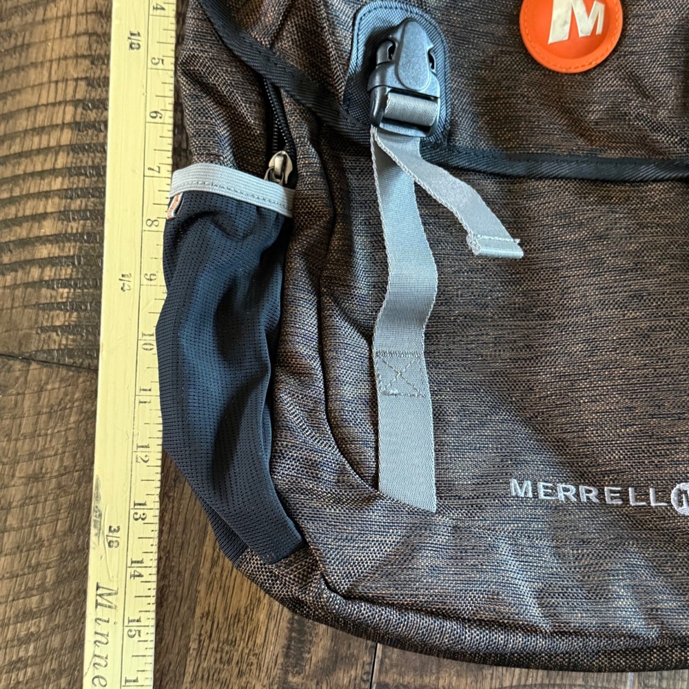 Merrell Messenger Bag Brown Grey Crossbody Laptop Padded Strap Outdoors Gorpcore - Picture 2 of 11